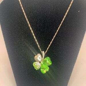 Silver Chain Necklce with Green Shamrock Pendant